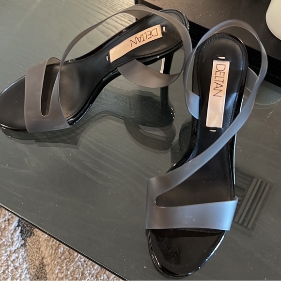 NWT,Deltan Tinsley Clear Vinyl Peep Toe Heels, New Tag on Botton/No Box, 9 - Picture 2 of 8